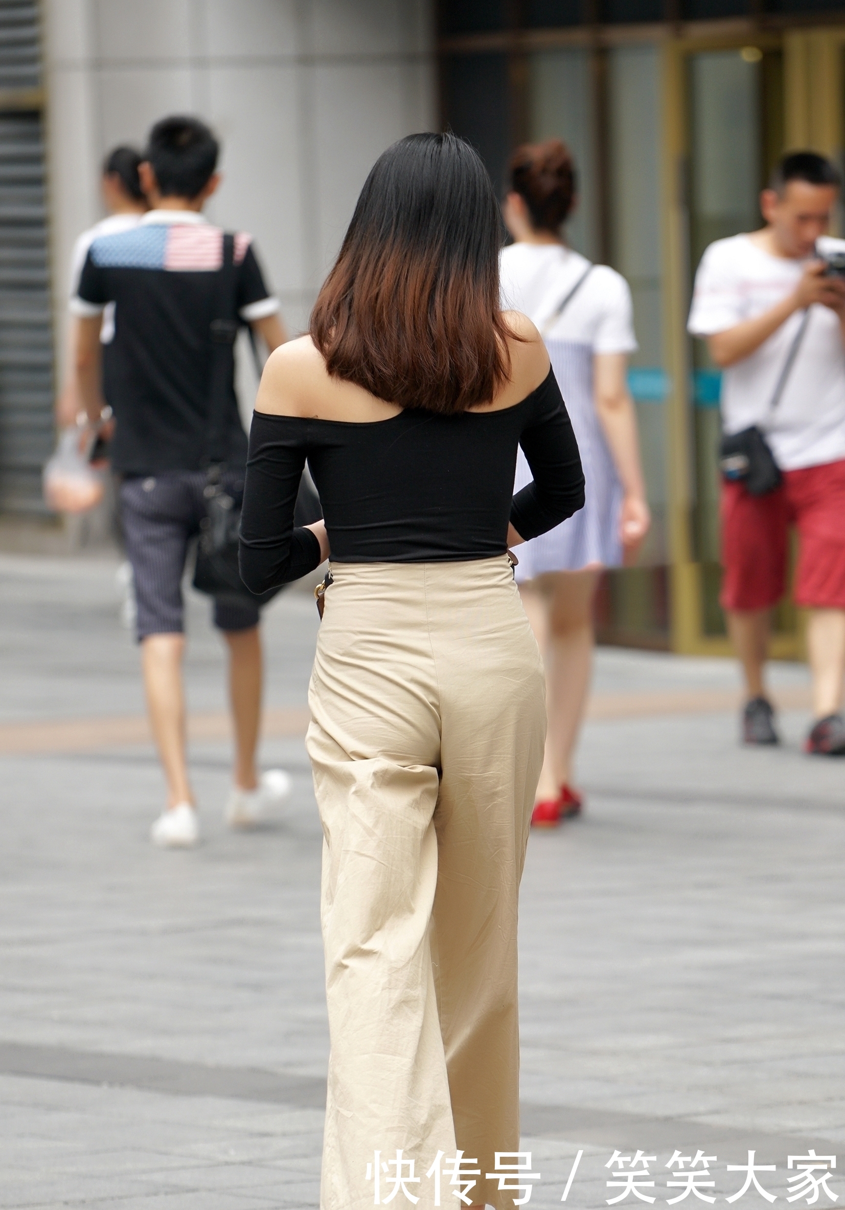 不易■风格简单不易出错!,路人街拍:两个时尚小姐姐教你搭配