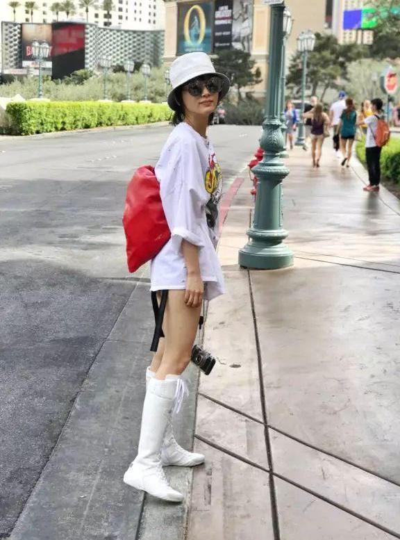 杨幂娜扎的腿看起来又长又细,原来她们都爱玩这样的套路!