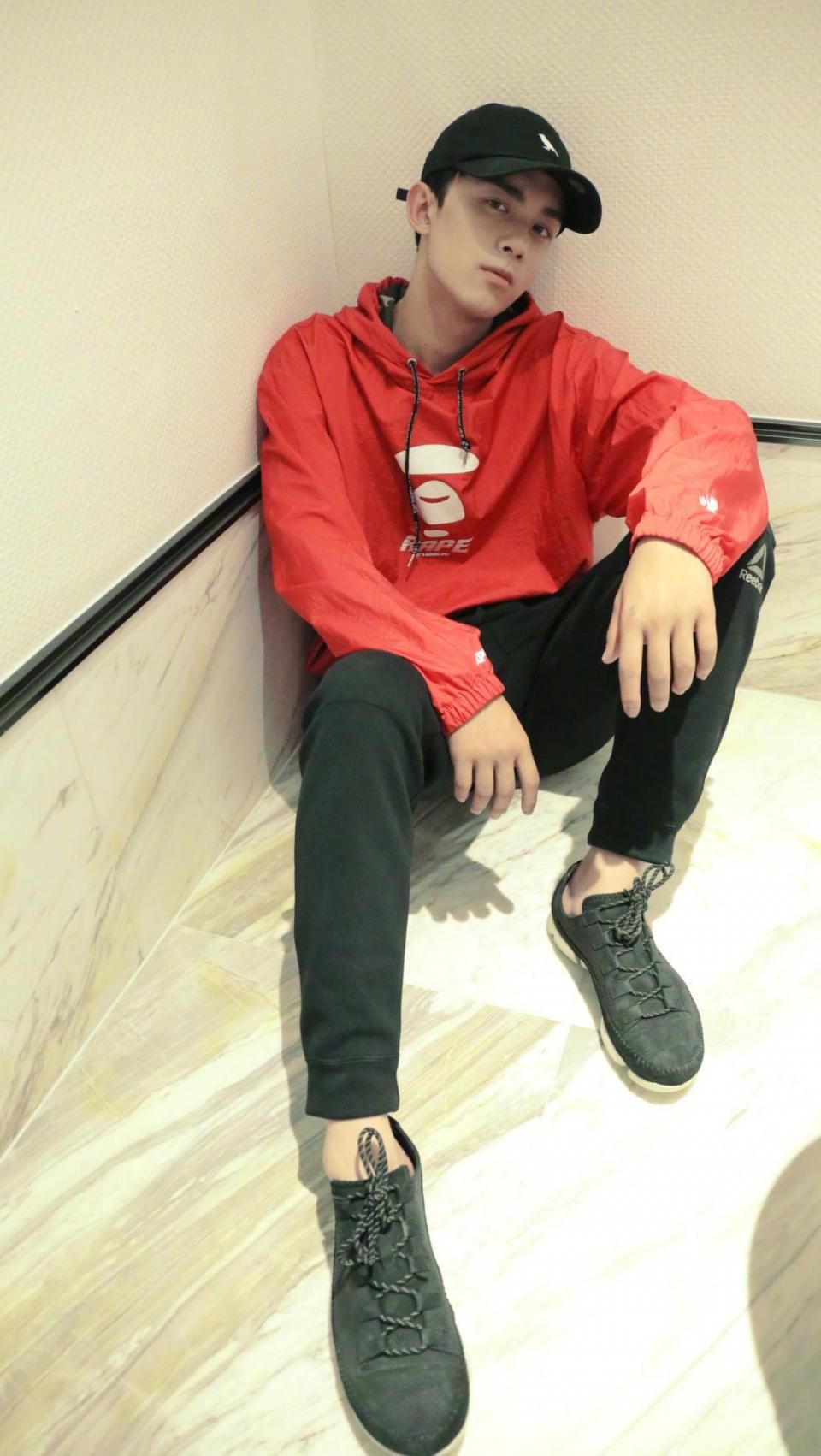 开学季明星校花校草怎么穿?王俊凯千玺宋祖儿欧阳娜娜做示范