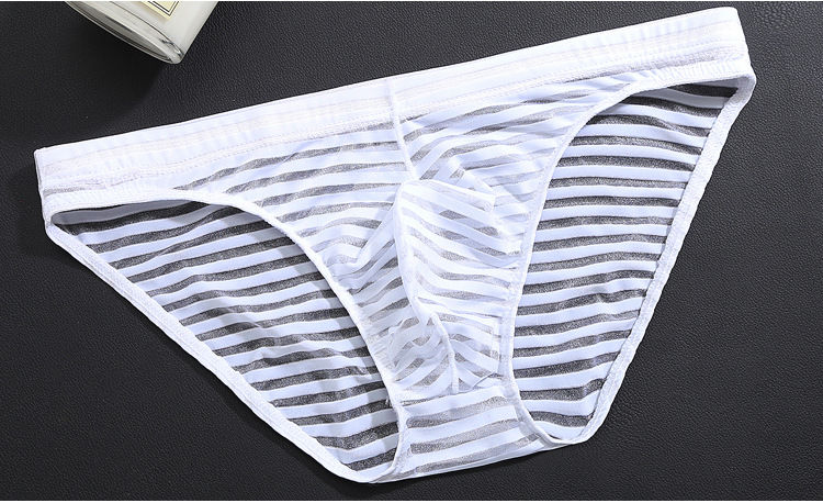 过时的三角裤赶紧扔了吧!今年流行“无角呼吸裤”，简直让人着迷