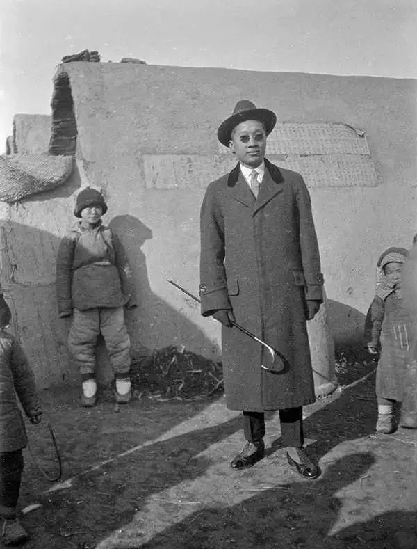 美国人在鞋盒里发现了6000张中国老照片，轰动全世界