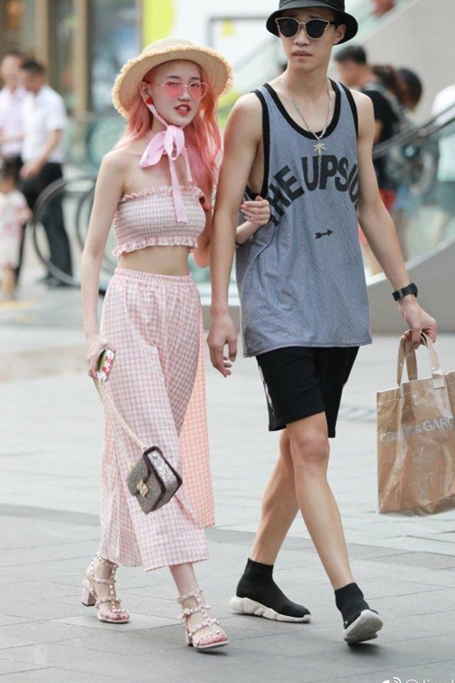 街拍:清爽整洁性感的小姐姐,颜值令人赏心悦目!