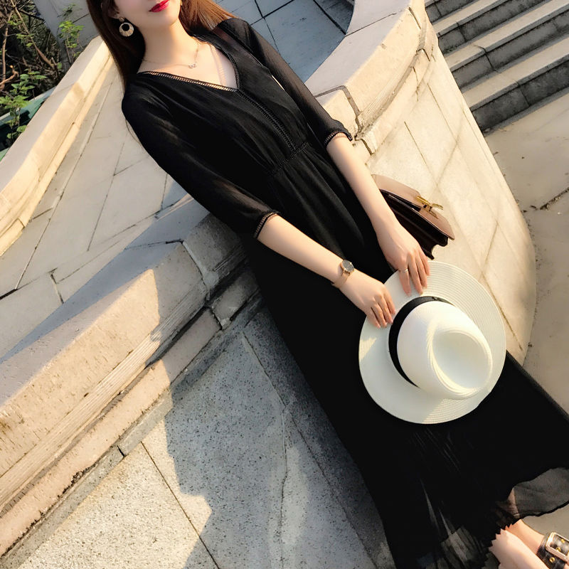 谁说女人太丰满了不美，看女人穿的“大摆裙”，高挑性感有韵味