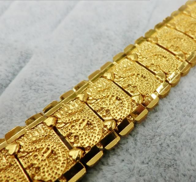 沙金是黄金吗?越南人都论筐卖，我知道价格后，我险些晕过去