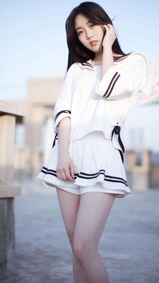 东莞街拍 性感火辣身材的长腿 是让人爱不释手 美的令人羡慕!