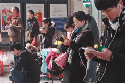 巨变十年间 游子归家路