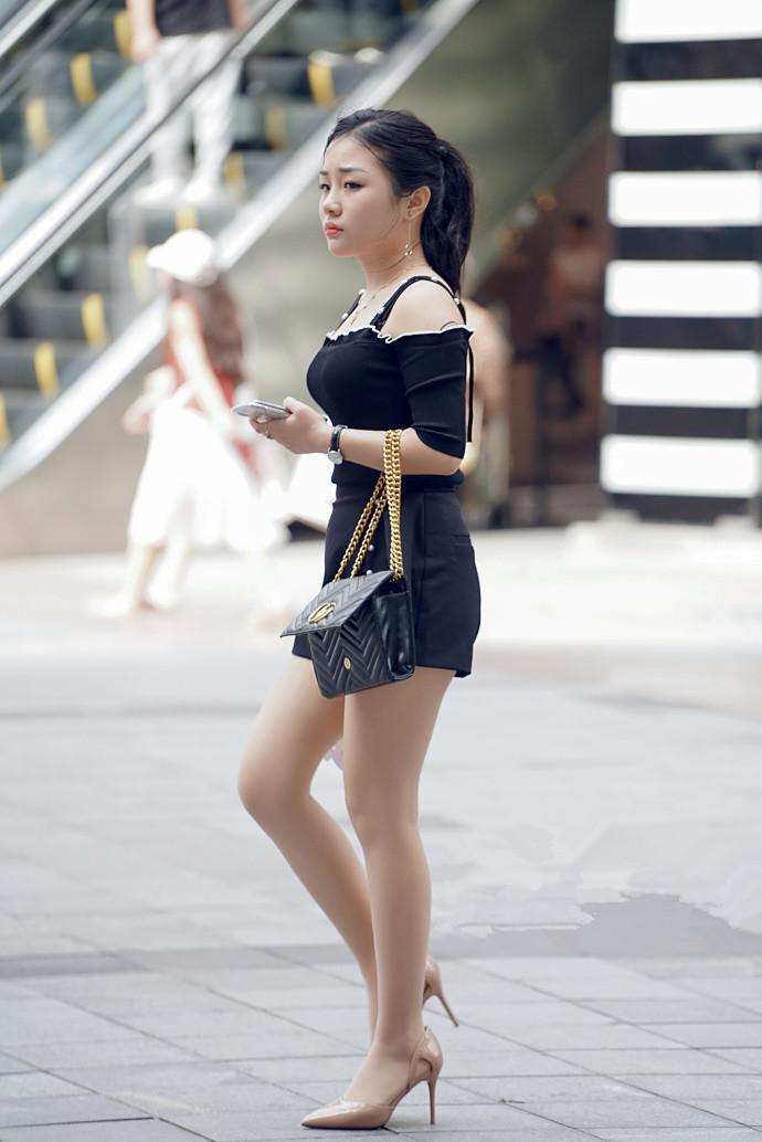 重庆街拍, 黑色系的经典搭配, 为时尚的魅力增添一缕神秘感!