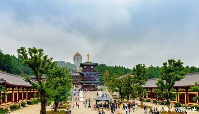 中国最傻的寺庙,不收门票还免费送斋饭、佛经,但有一种人不准进