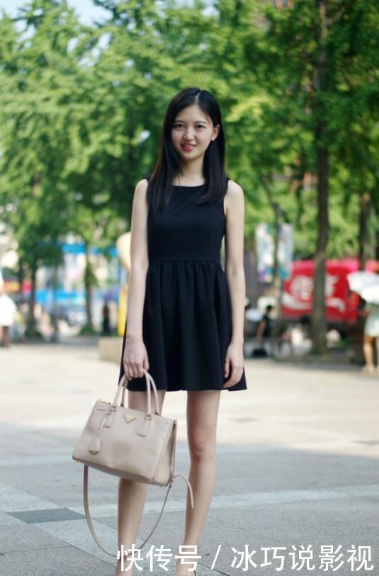 街拍：炎炎夏日，我最喜欢图2美女的穿搭，性感而不妖艳！