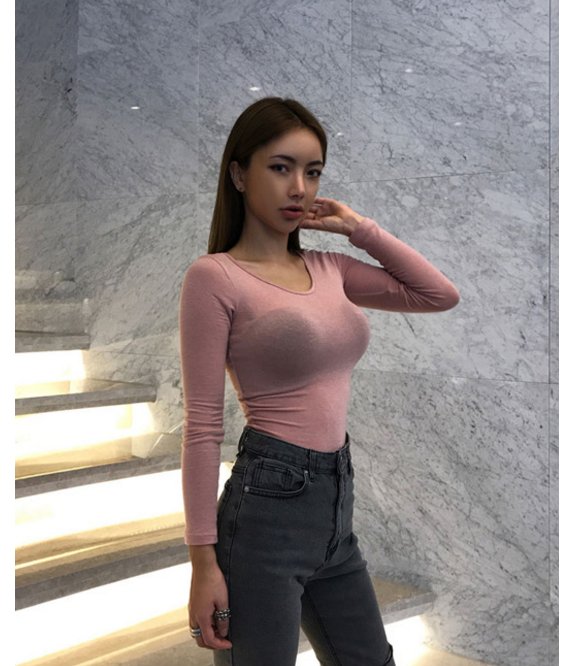 身材丰盈的女人，入秋试试这些“紧身T恤”，完美凸显你的好身材