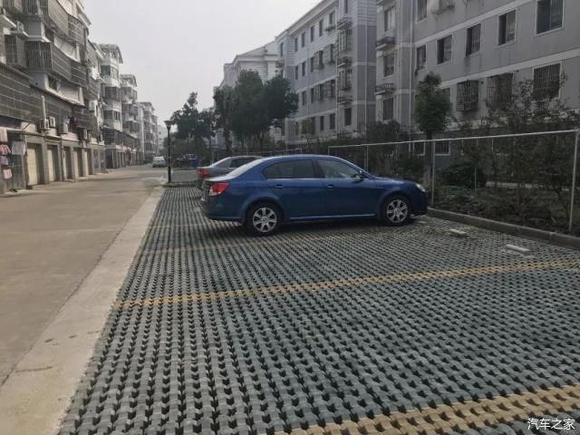  小区@为啥小区的停车位“每天满车”？难道都不上班吗