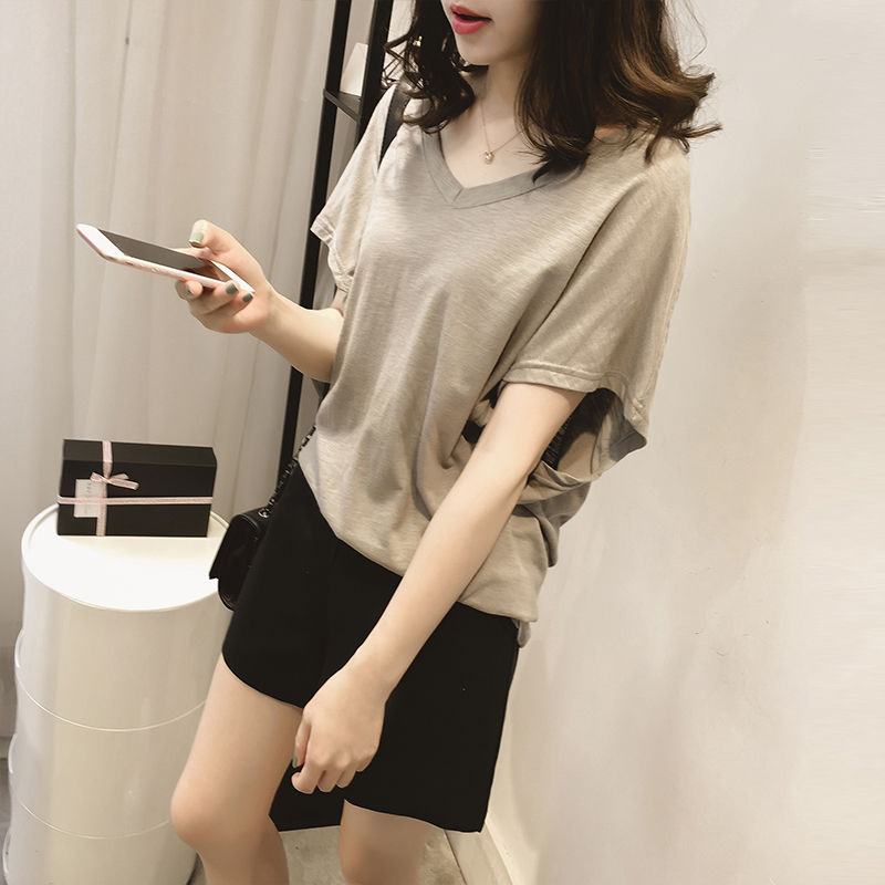 性感不是S!丰满的女人这样穿“流氓衫”，毫无违和感，性感十足