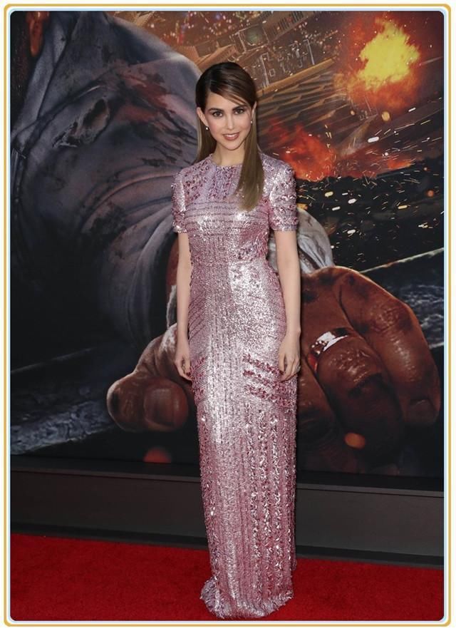 本以为奚梦瑶穿粉色亮片裙身材炸裂，可看到昆凌这效果，我沉默了