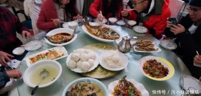 南方游客来东北旅游，每次吃饭都忍不住惊呼：菜量怎么这么大？