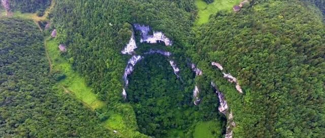 发生了什么？四川宜宾突现26个“天坑”，专家是这样解释的