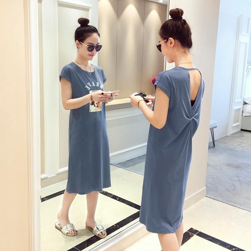 40岁女人别乱穿衣，看下面女人穿“T恤裙”，也是别有一番滋味