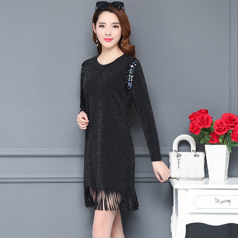 越来越多女人流行穿“立秋裙”，一个比一个洋气，借钱也要买2款