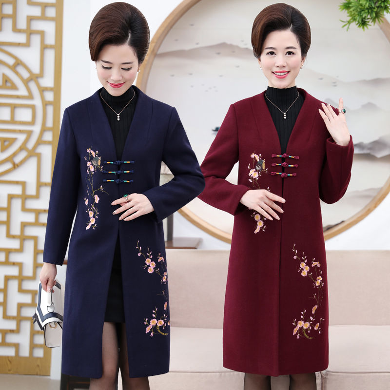 觉得风衣太土了?试试今年巨火的这几款毛呢大衣，秋天穿最合适