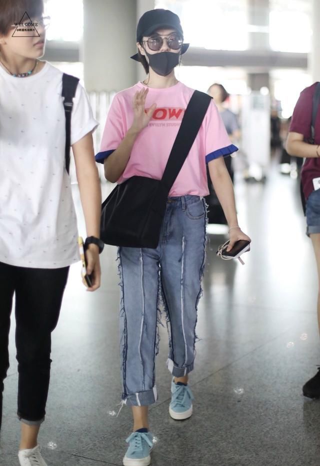 郁可唯的另类时尚，裤子反着穿，能看懂的请举个手！