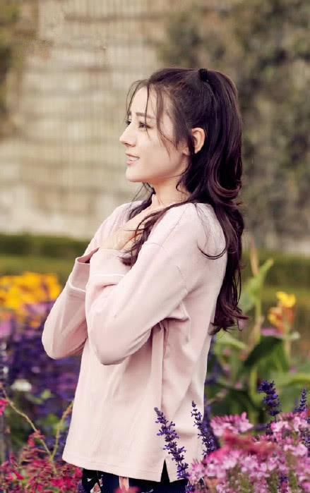 热巴大长腿被贝嫂夸赞是美腿,网友直呼: 国内外公认的美人