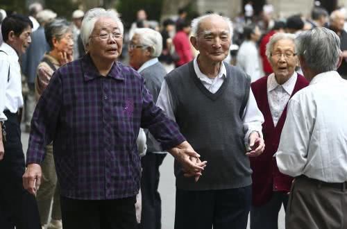  二胎|再过50年，中国人口会达到多少？专家说出一数，简直让人不