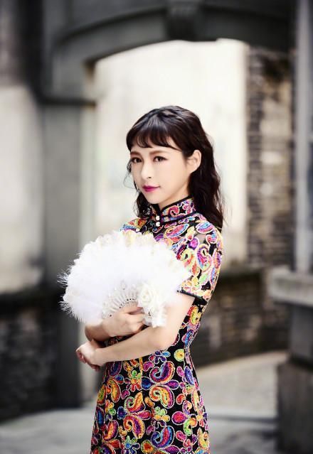  【适合】20岁少女不适合穿旗袍？掌握这些穿搭法，美得惊艳时光！