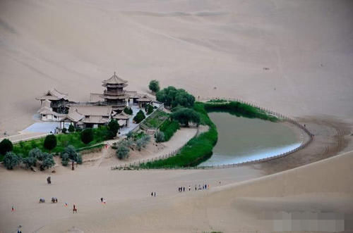  [水深]曾被称为奇观的“沙漠第一泉”，曾水深不足1米，现如今却