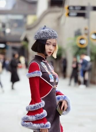  #气质#路人街拍，一件连衣裙凸显了小姐姐高贵优雅，端庄大气的美好气质