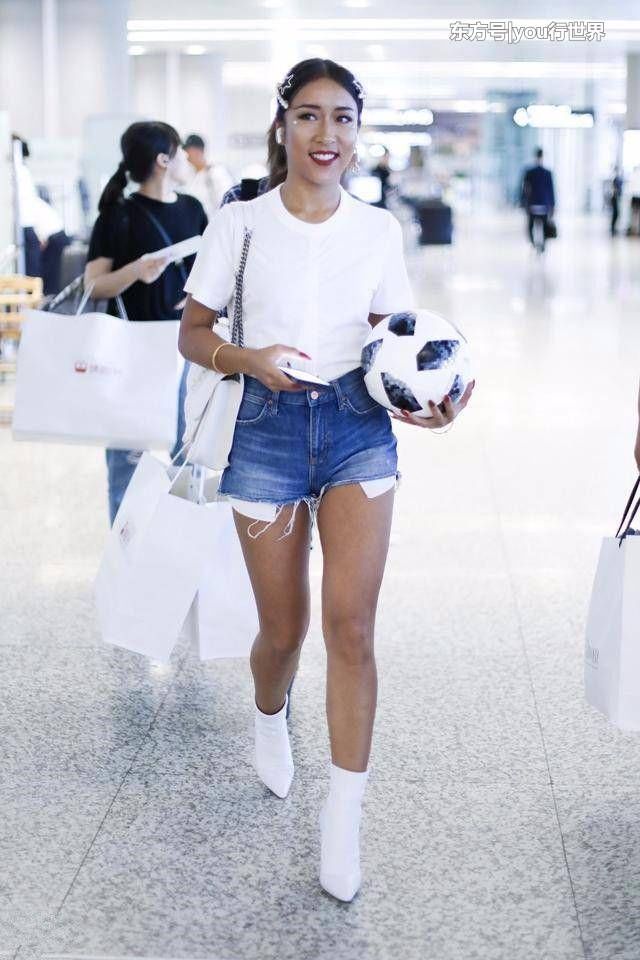 吉克隽逸又作妖!穿“尿不湿”短裤就算了，还是紧身款!