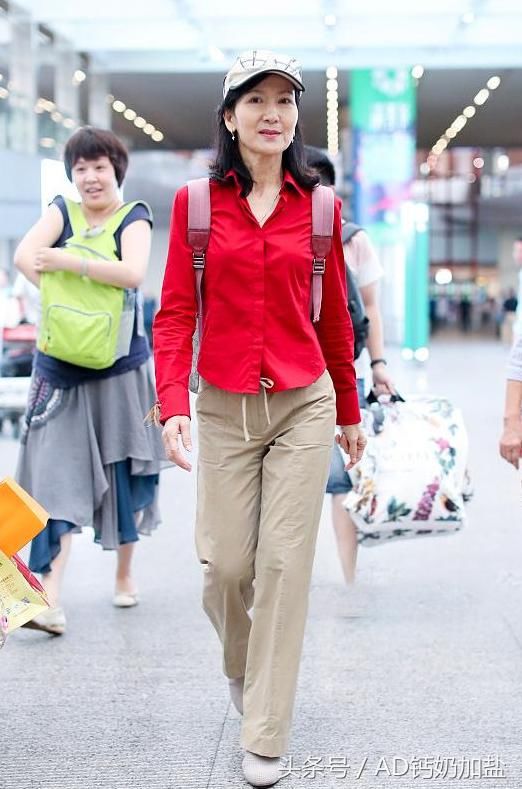 60岁陈美琪真敢穿!不愧是要想人老心不老一件红衣少不了，厉害