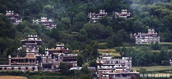 四川贡嘎山旅游胜地，人少景美，假期不用人挤人