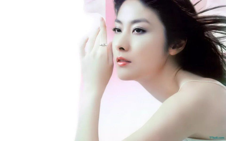 脸再大也拒绝整容 回怼代孕传闻 她是香港最后一个天后也是现实版