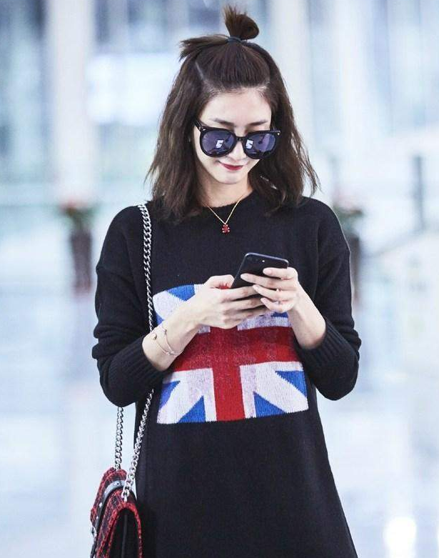 江疏影玩下衣失踪, 网友却不买账: 什么时候能穿上裤子