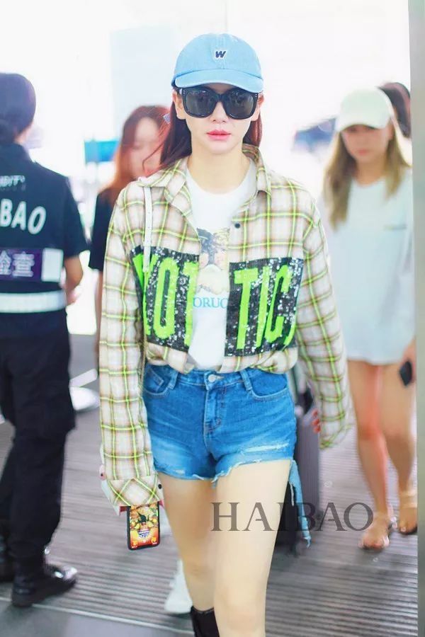 瘦回巅峰的赵薇年轻10岁!白百何这脸是怎么了?【海报街拍】