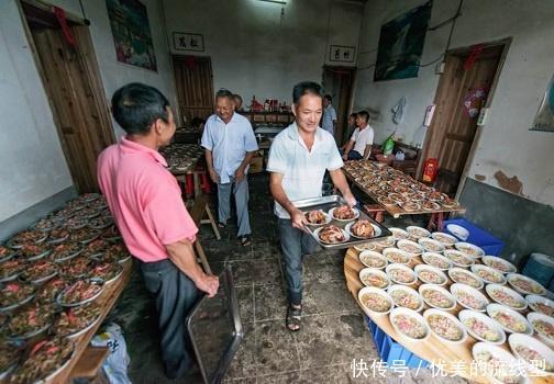 农村办酒席，过去农民“逢喊必到”，如今请也请不来了，咋回事