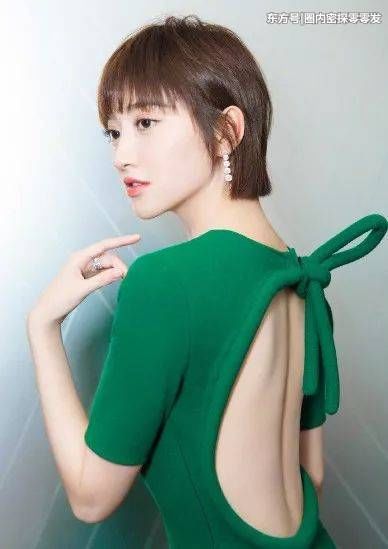 连杨幂蒋欣都驾驭不了的绿色礼服,居然被她穿出了超甜味儿