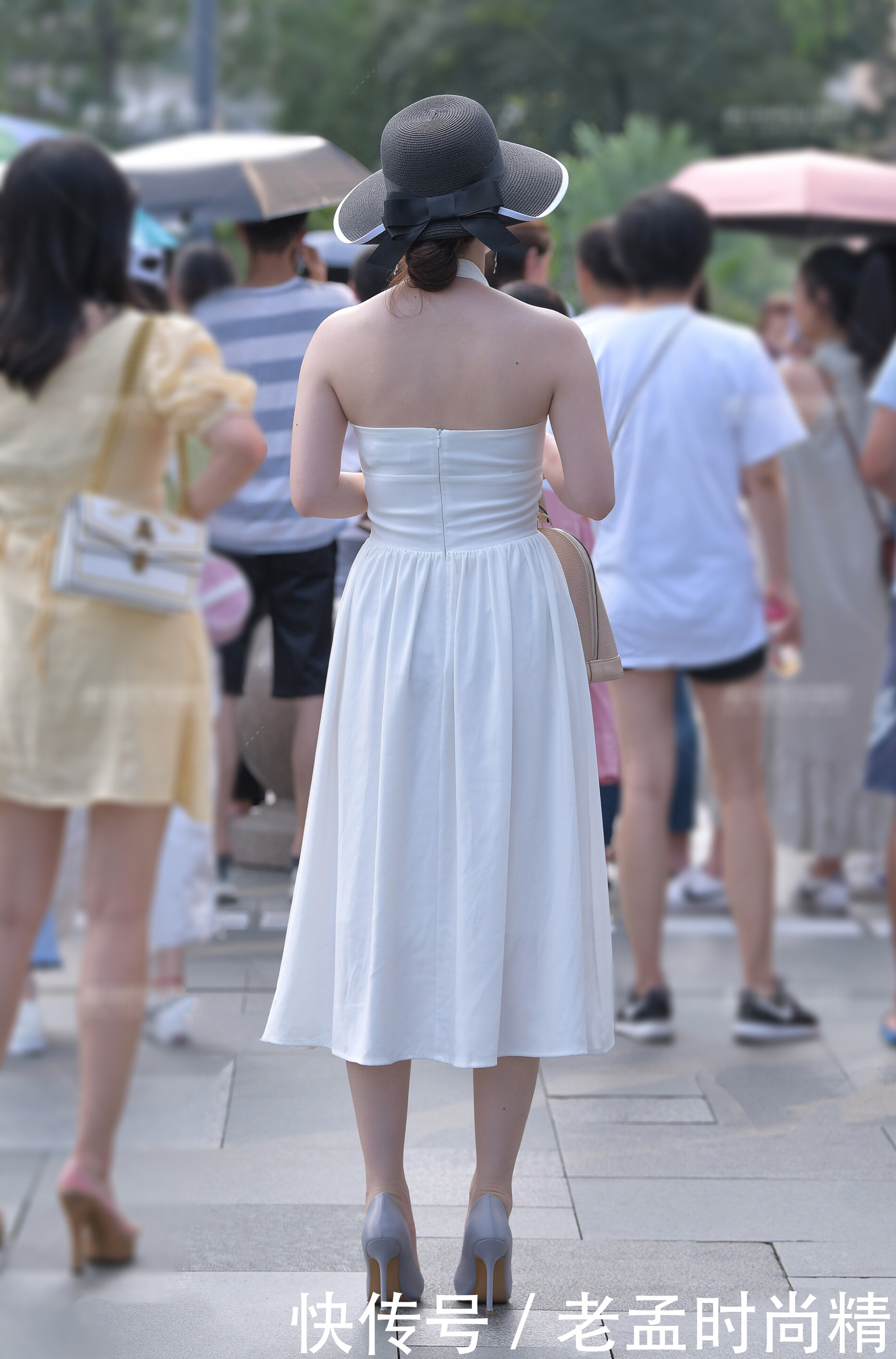  「焦点」街拍：逛街要成为焦点, 主要还是在于你的穿搭