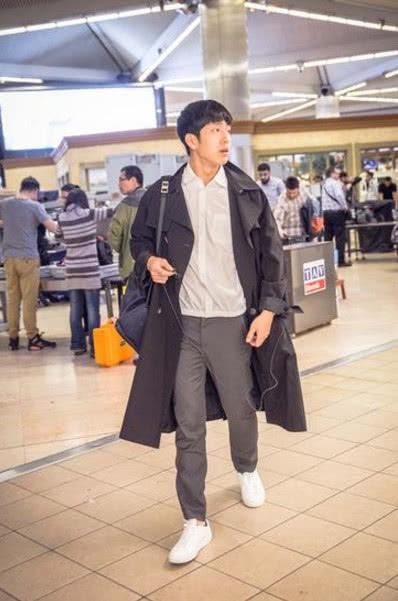 黑粉有多可怕?鹿晗差点车祸,蔡徐坤直接被攻击,他直接退出微博