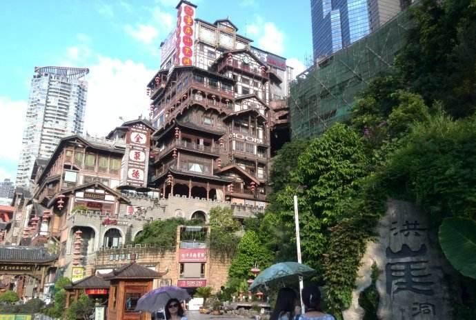 中国“四大火炉”城市之一，凌晨3点还是37度，肉在地上都能烤熟