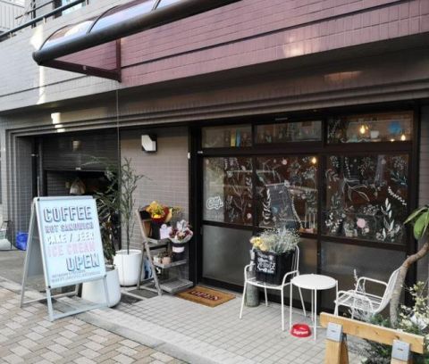 日本的低调富人区，房屋多是低矮别墅，主人的身份却不一般