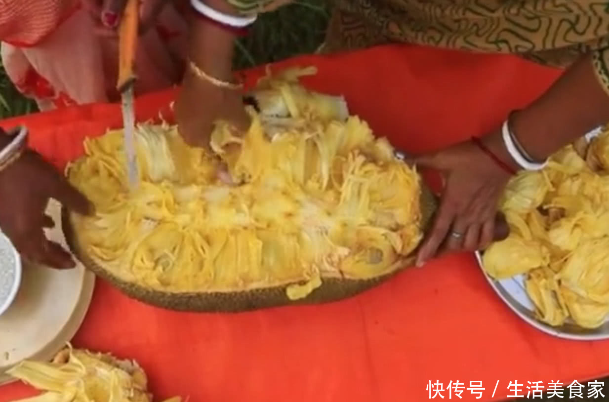 见识一下印度大户人家如何吃菠萝蜜,看完才知