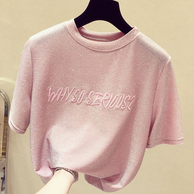 女人好身材别藏着，紧身T恤搭热裤，杨柳细腰也不过如此