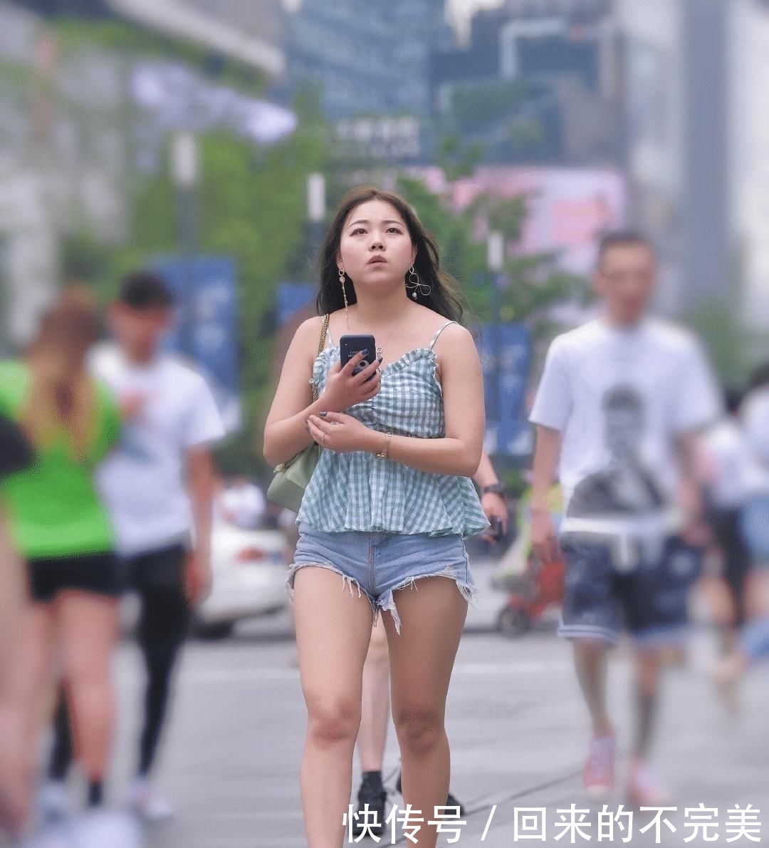  [增加了女]微胖身材也要穿出时髦感，单品选择更要有技巧，时尚造型凹起来！