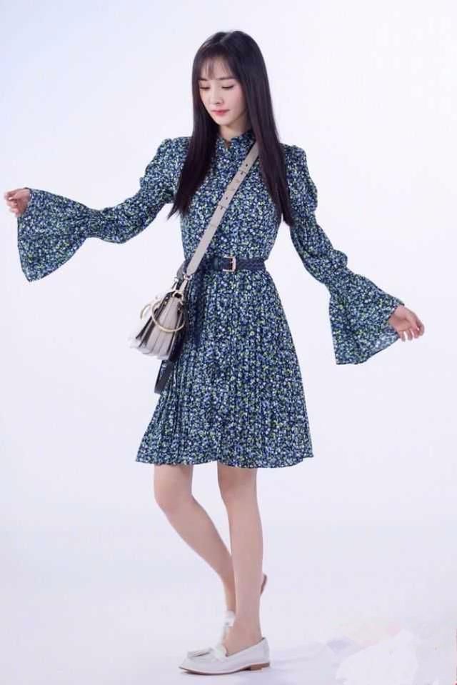 穿印花连衣裙，戚薇霸气，陈乔恩端庄优雅，热巴性感迷人！