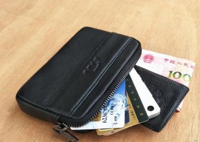 手机香烟不再塞裤兜，近日“手机腰包”火得一塌糊涂，不贵还实用