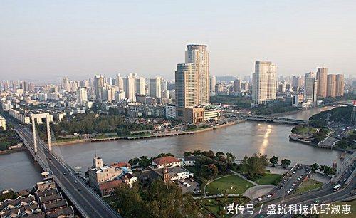 浙江有一城市,比温州 绍兴穷,比宁波小,却是董卿生活过的城市