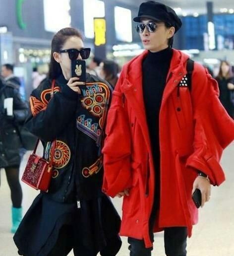 李承铉的穿衣技术就是撩妹神器，这衣服穿的满满都是对妻女的爱！