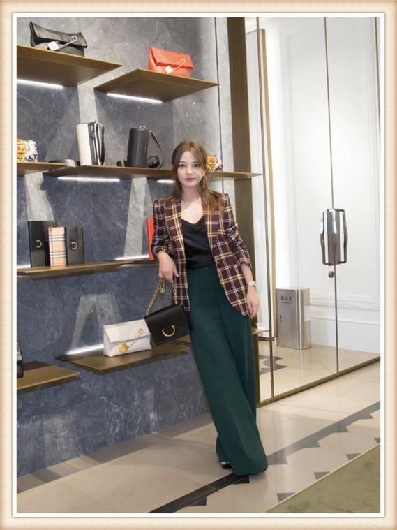 赵薇气质太强了！身穿红配绿竟然一点也不土气，网友：不服不行！