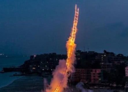 中国最长的天梯烟花，只在空中停留了60秒，却研发了21年