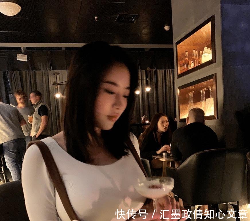  美女@美女你在这么黑的环境，不会有点压抑吗